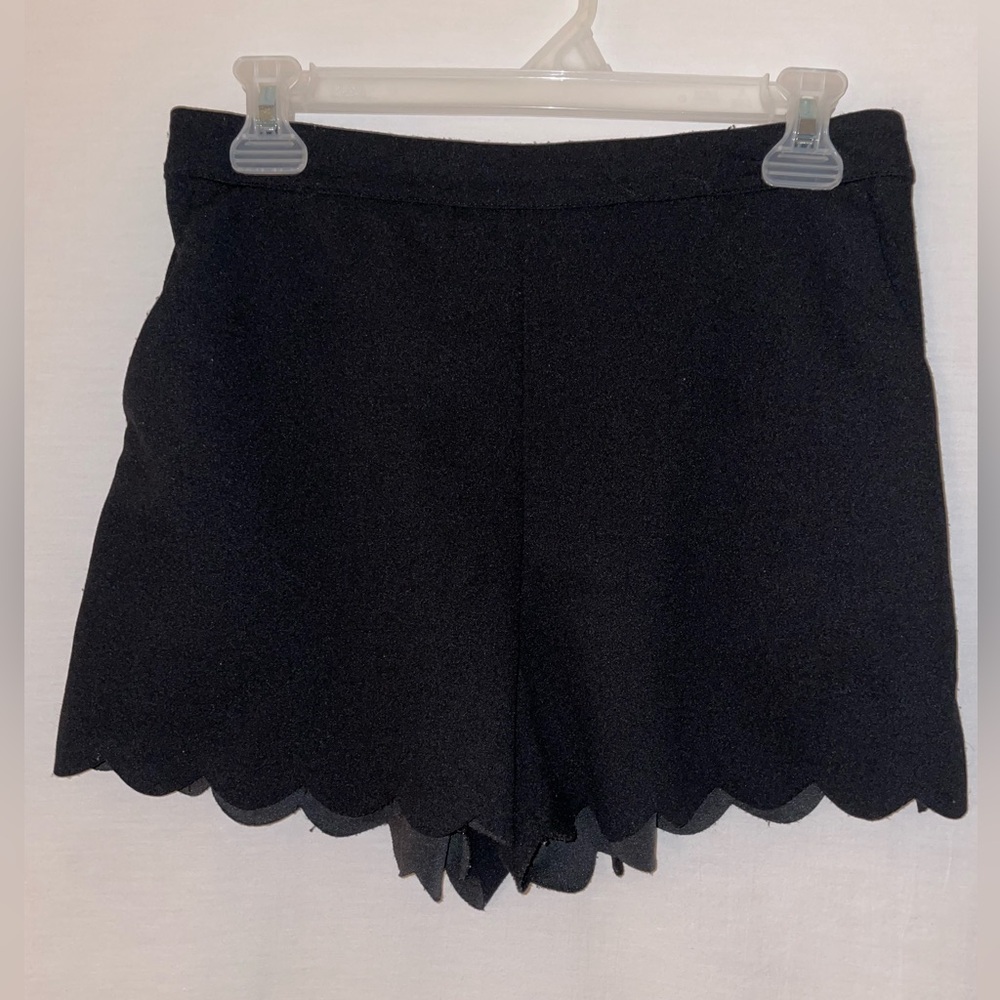 SHEIN Black High Waist Scalloped Hem Shorts